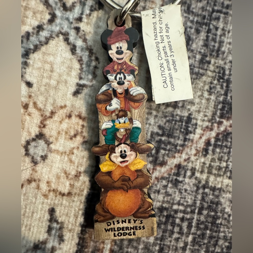 Disney Parks Keychain - Wilderness Lodge Mickey and Pals Totem Pole